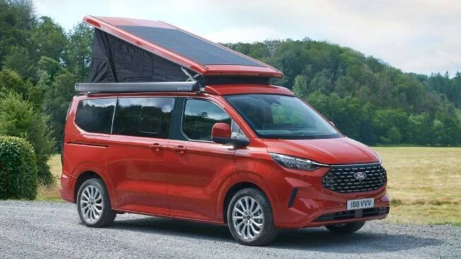 Ford Transit Custom Nugget se solární střechou