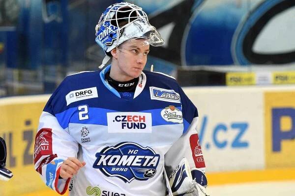 Česko má poprvé v NHL sedm brankářů, Dostál po vítězném debutu plakal