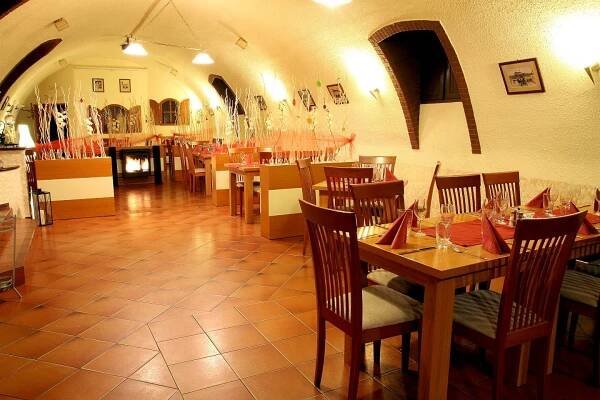 Restaurace Pod Radnicí Mikulov – Vynikající Místní Kuchyně a Vína 