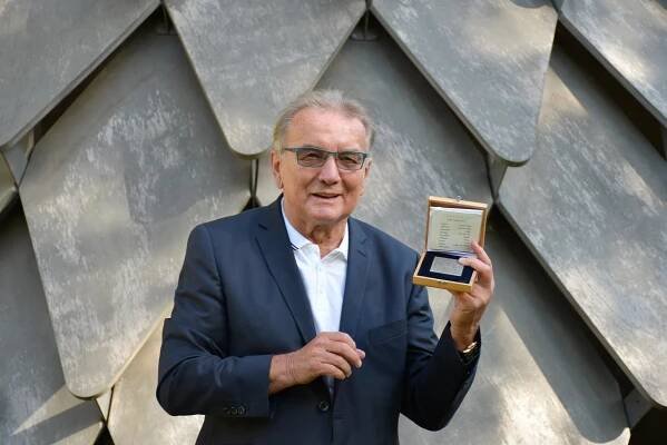 Cenu fair play za rok 2020 získal fotbalový trenér Dušan Uhrin a také herec Alfred Strejček