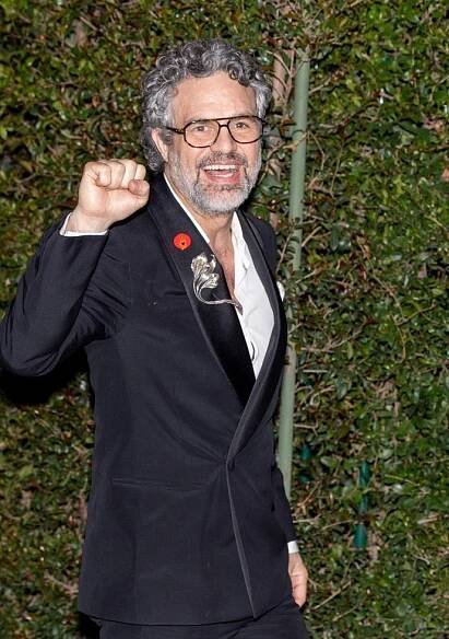 FOTO: Na galavečer s odznakem přišel i herec Mark Ruffalo.