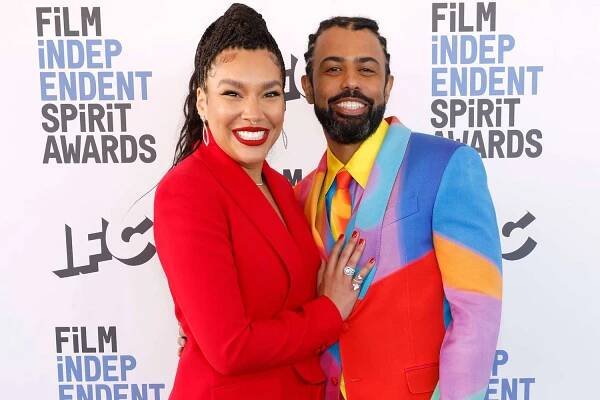 Emmy Raver-Lampman and Daveed Diggs attend the 2022 Film Independent Spirit Awards on March 06, 2022 in Santa Monica, California.