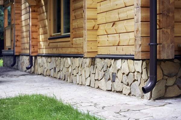 Obklad z přírodního kamene – kapka přírody v betonové džungli města - BydletČesky.cz