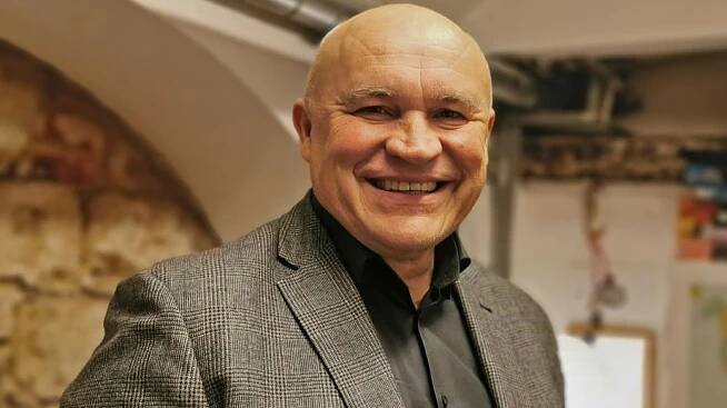 Století 21 #31 - Jan Bárta - "Štěstí není závislé na tom, kolik toho máme, ale je to něco, co je dáno lidem, kteří mají odvahu bojovat s tím životem...". Rozhovor s bývalým ředitelem organizace ADRA o způsobech efektivní pomoci druhým lidem.