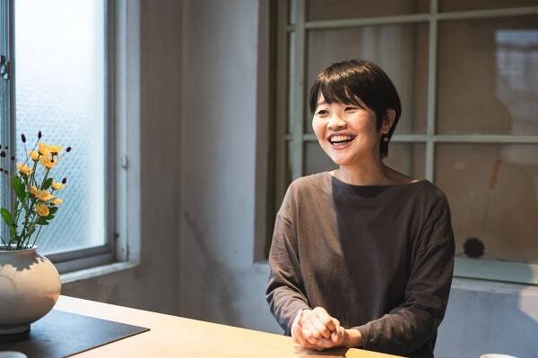 “居心地のよさ”は、脆い。だから、生活を日々営んでゆく | うつわ屋・草々店主 高根恭子 – ソラミドmado