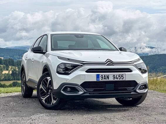Velký test Citroënu C4 X (2023): Vyzkoušeli jsme všechny druhy pohonu – GripTV