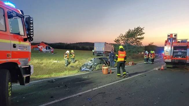 Tragédie u Horního Benešova. Po nehodě zemřel řidič osobního auta