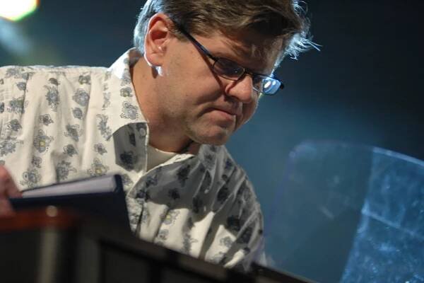 Deyl si otevřel mateřskou školku. A přímo na pódiu