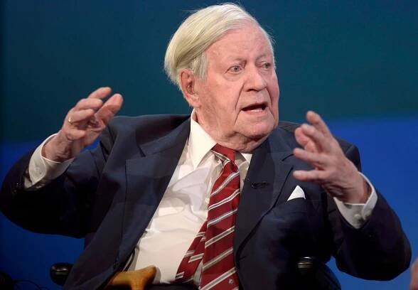 Zemřel Helmut Schmidt. Bývalý kancléř a klíčová figura poválečného Německa
