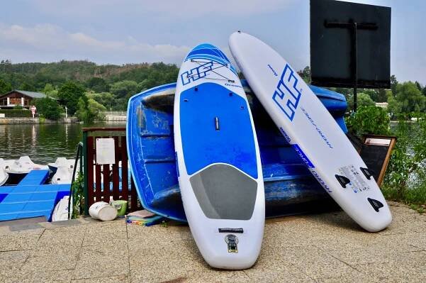 Pohoda u vody: hodinový pronájem šlapadla nebo paddleboardu na Prýglu
