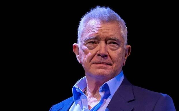 Osud herců ze seriálu Profesionálové: Žije už jen Martin Shaw, Collins i Jackson zemřeli na rakovinu - Médium.cz