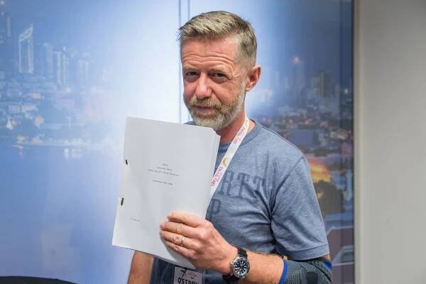Rudolf Havlík točí komedii v Thajsku – s sebou vzal Langmajera, Plodkovou i umělou mrtvolu