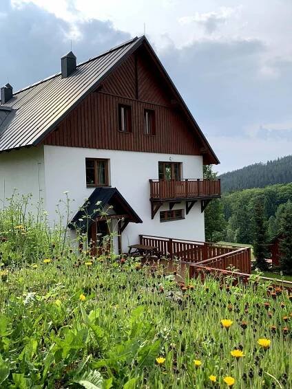 pohled na dům - pronájem apartmánu Vítkovice v Krkonoších - zvětšit