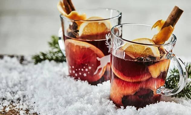 25 Christmas Cocktails to Ease You into the Holiday Spirit