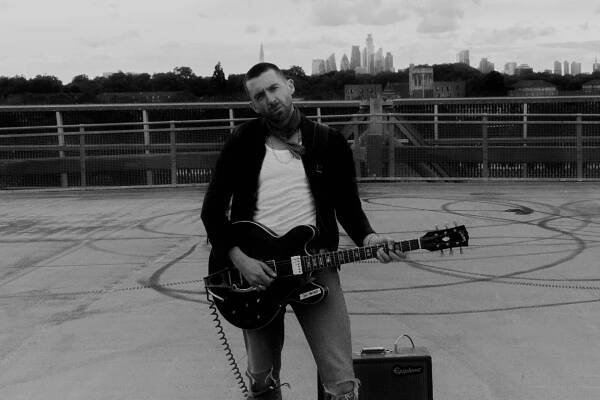Miles Kane odohral v Rock Café svoju pražskú premiéru
