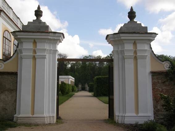 Zámecký park - Zámek Milotice