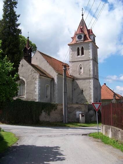 Pohled na kostel od jihovýchodu.