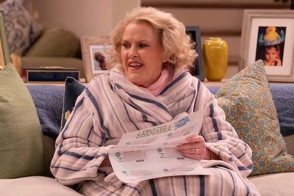 Celia Weston as Mama Margaret on 'Leanne'