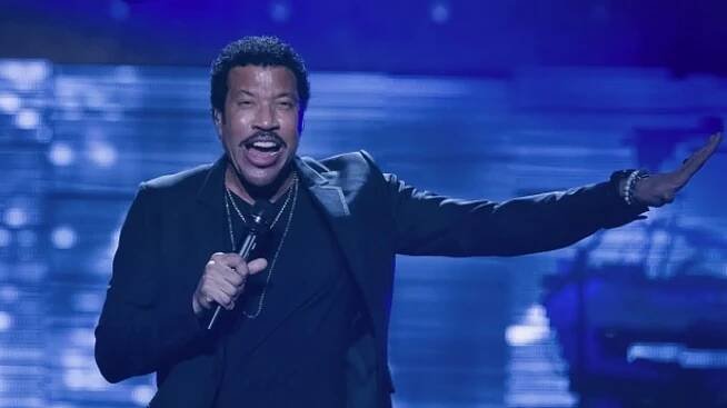 Lionel Richie v Praze zvedl svými hity ze sedadel O2 arenu