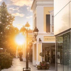 Prechádzka ako v európskych metropolách: Letné nočné nákupy v Designer Outlet Parndorf - každý štvrtok a piatok do 21:00