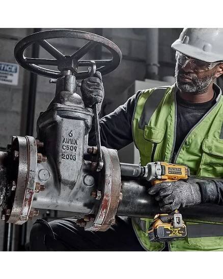Aku rázový utahovák 18V 2x5,0Ah DeWALT DCF891P2T : Naradi-dewalt.cz
