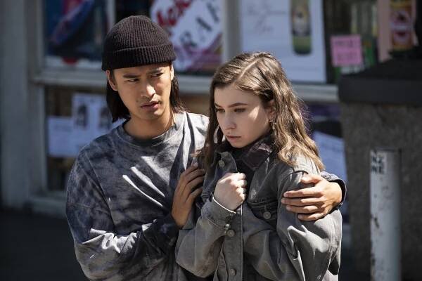Lehké jako pírko - ...Pale as Death - Z filmu - Jordan Rodrigues, Katelyn Nacon