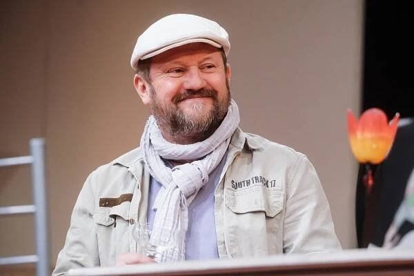 Karel Zima prozradil detaily své svatby. Za svědka mu půjde kolega