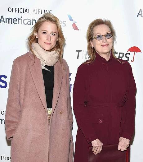 Mamie Gummer and Meryl Streep wearing coats on the red carpet in 2015.