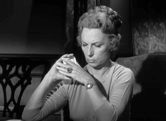 Screenshot of Agnes Moorehead from - The Bat (1959)