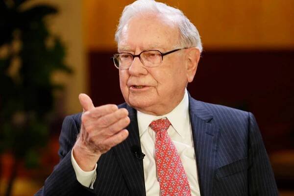Warren Buffett and Tony Robbins agree on the best way to invest your money
