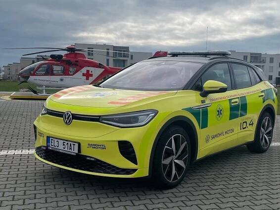 Záchranáři otestují v ostrém provozu elektromobil Volkswagen ID.4 GTX