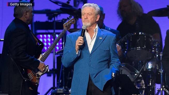 Larry Gatlin 01