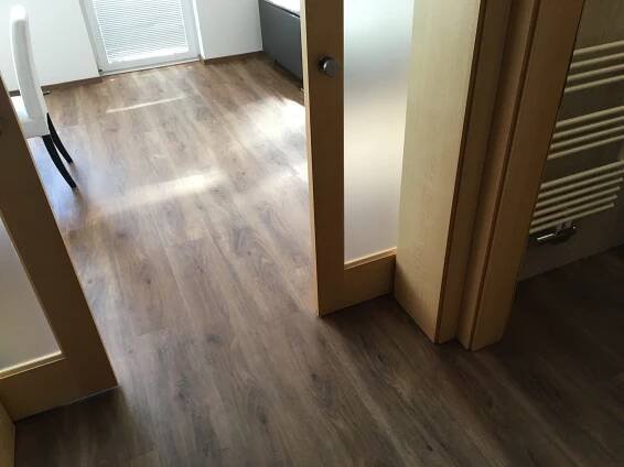 Od laminátu k vinylu - Dům Podlah Písek Jak vyměnit podlahu?