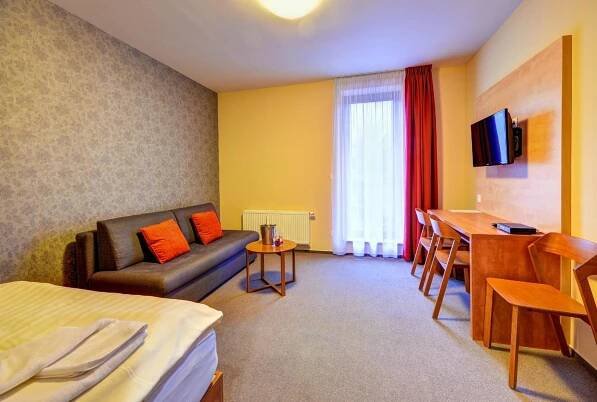 TV a/nebo společenská místnost v ubytování Hotel Toč