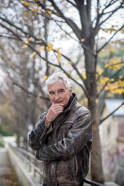 Michal Nesvadba při fotografování pro Deník