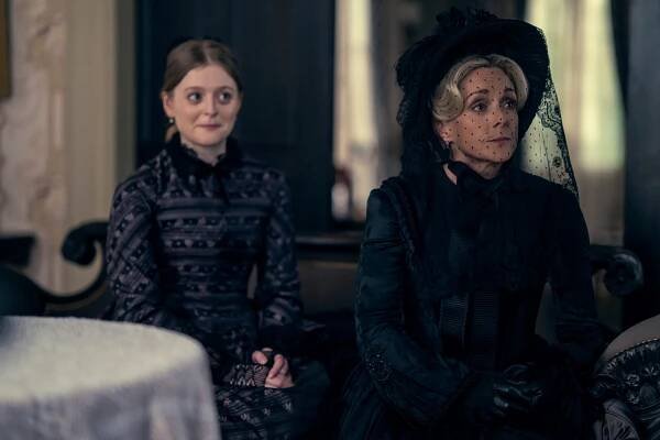 Dickinson - „Naděje“ je to s křídly - Z filmu - Anna Baryshnikov, Jane Krakowski