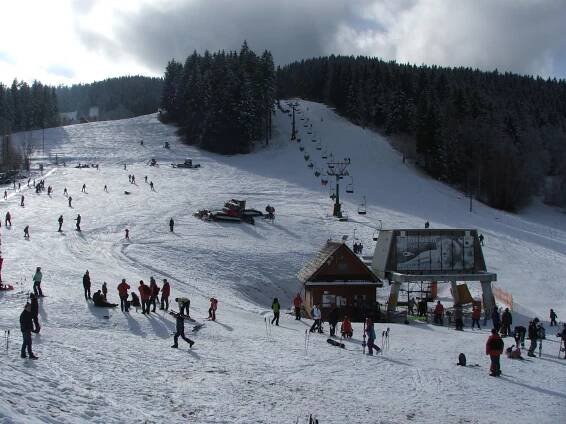 Aktualizace 15.2.2014: Denně PROVOZ 9 - 16.30 a VEČERNÍ 18 - 21,nejnižší ceny na SEDAČKOVÉ lanovce!