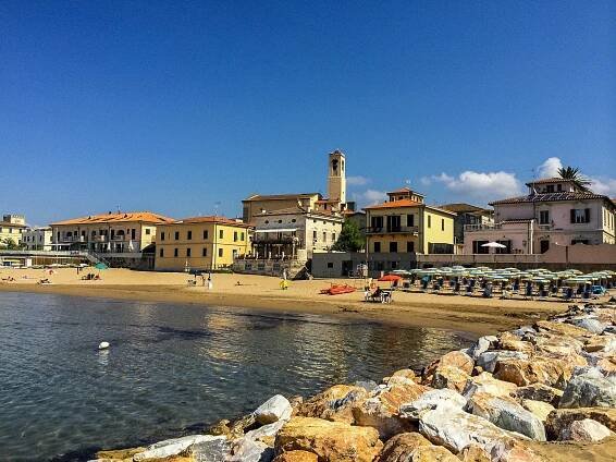 wybrzeze plaze toskanii san vincenzo