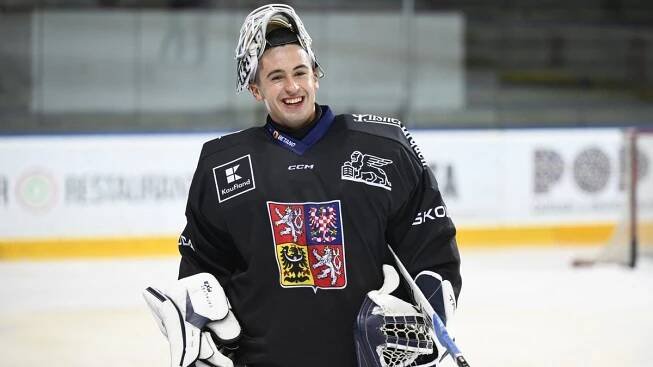 Zápas českých hokejistů proti Švédům na závěr Švýcarských her odchytá Pavlát - Sport.cz