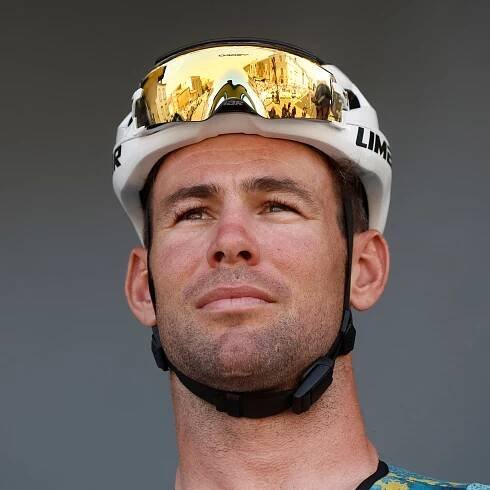 Cavendish's Tour record hopes brought to an end as Briton crashes out