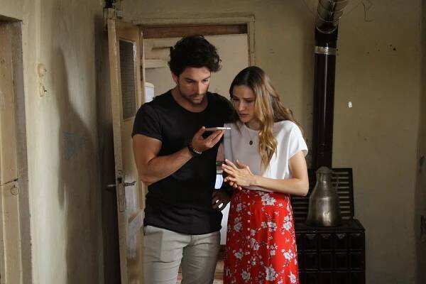 Elimi Bırakma - Episode 4 - Z filmu - Alp Navruz, Alina Boz