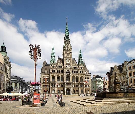 Soubor:Liberec náměstí a radnice 3.jpg – Wikipedie