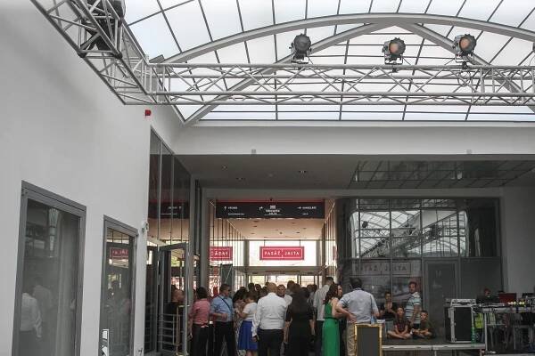 Pasáž Jalta ožívá. Slavnostní otevření moderoval Leoš Mareš, zpíval Michal David