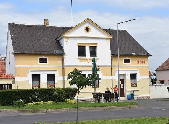 Obchod v centru Račetic.
