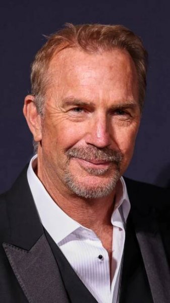 Kevin Costner's ex-wife flees LA with kids as he says he can't afford $248k child support | Kevin costner, Kevin, Guy pictures