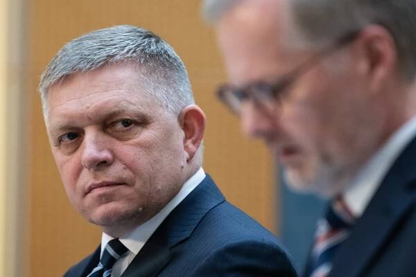 Fico má obavy z tlaku veřejnosti. Jeho touha po imunitě je ale překoná, říká slovenský politolog