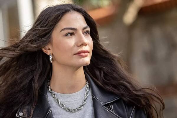 Adım Farah - En Kötü Günümüz Böyle Olsun - Z filmu - Demet Özdemir
