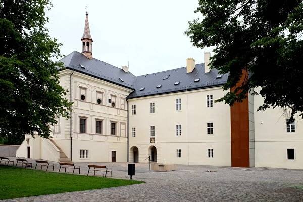 ZÁMEK SVIJANY OTEVÍRÁ LUXUSNÍ PIVNÍ LÁZNĚ - Turnovsko v akci