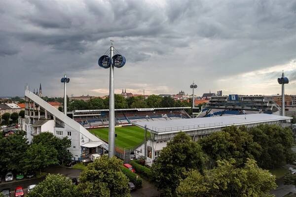 Leverkusen a Češi. Tlustý boss poslal miliony a v Olomouci postavili světla