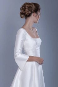 Luxusní smetanové svatební šaty s delšími rukávy